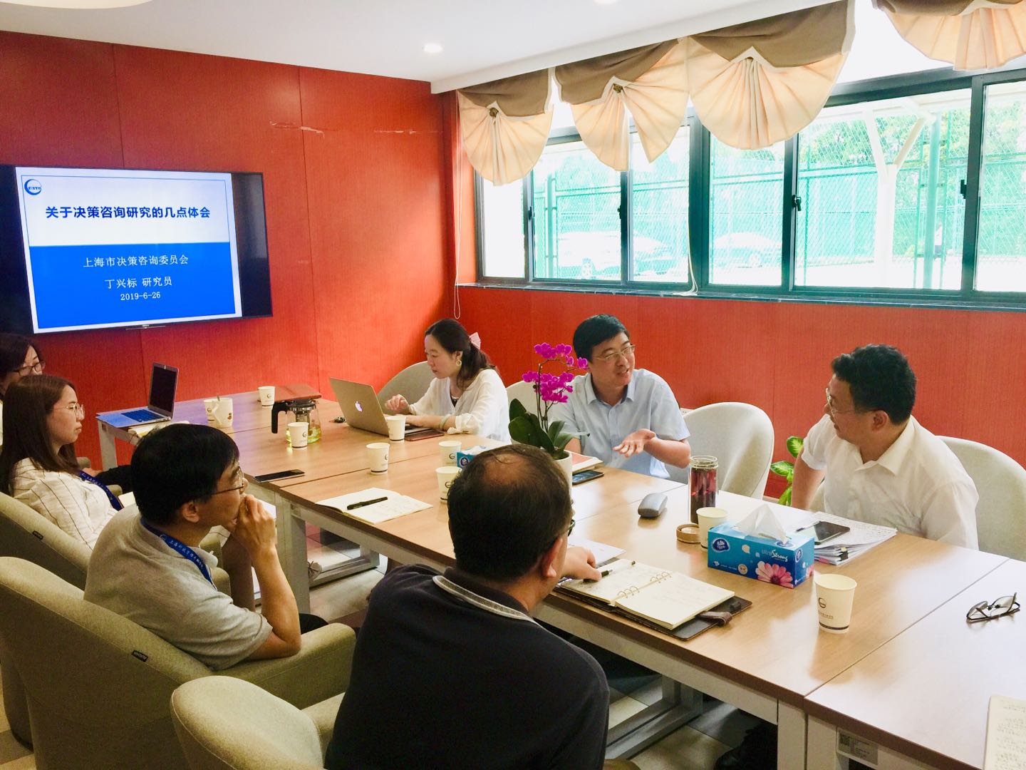 上海市决策咨询委员会丁兴标研究员来院作学术交流与技术咨询